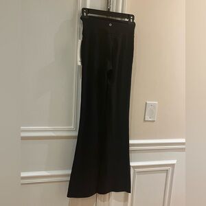 Lululemon Size 2 Groove Nulu High-Rise Flared Pant Regular, Black